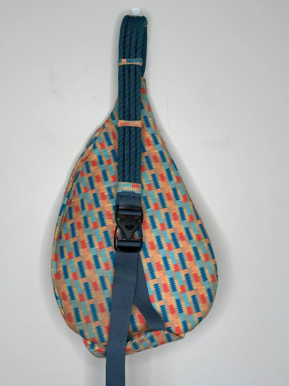 KAVU Rope Sling Bag Crossbody Shoulder Backpack Multicolor Chevron Pattern